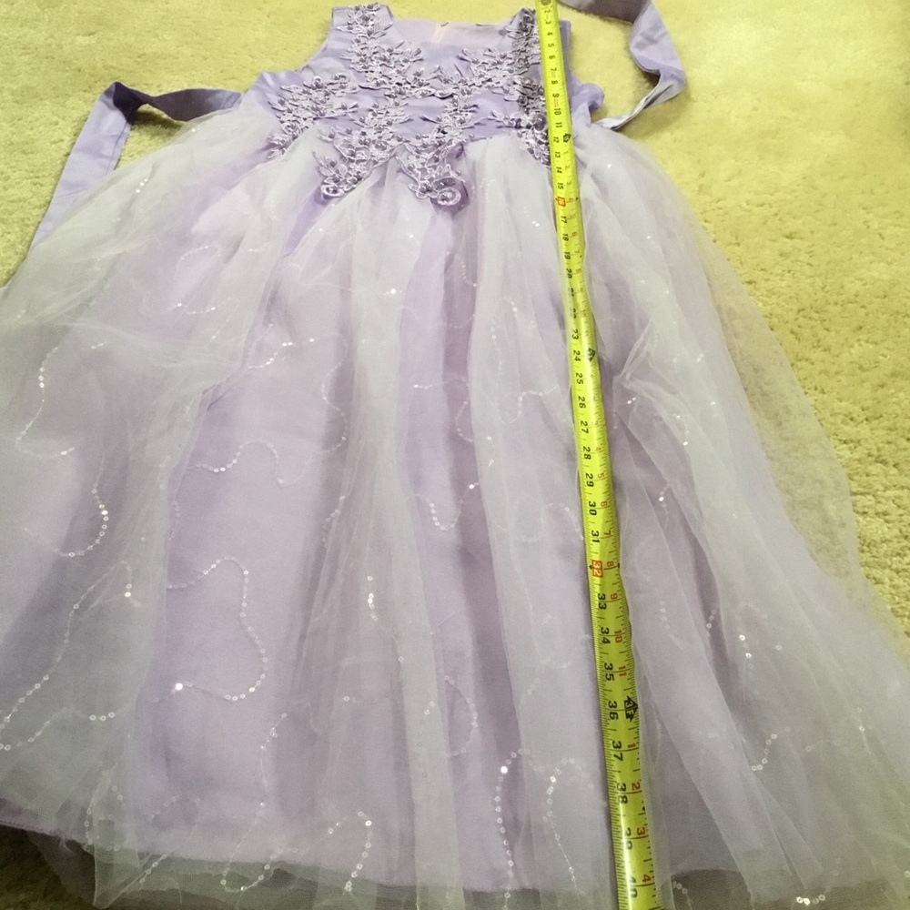 Lavender formal w/ Embroidery dress, girl's sizing about 12-14, (160Int. on Tag) - Picture 13 of 15